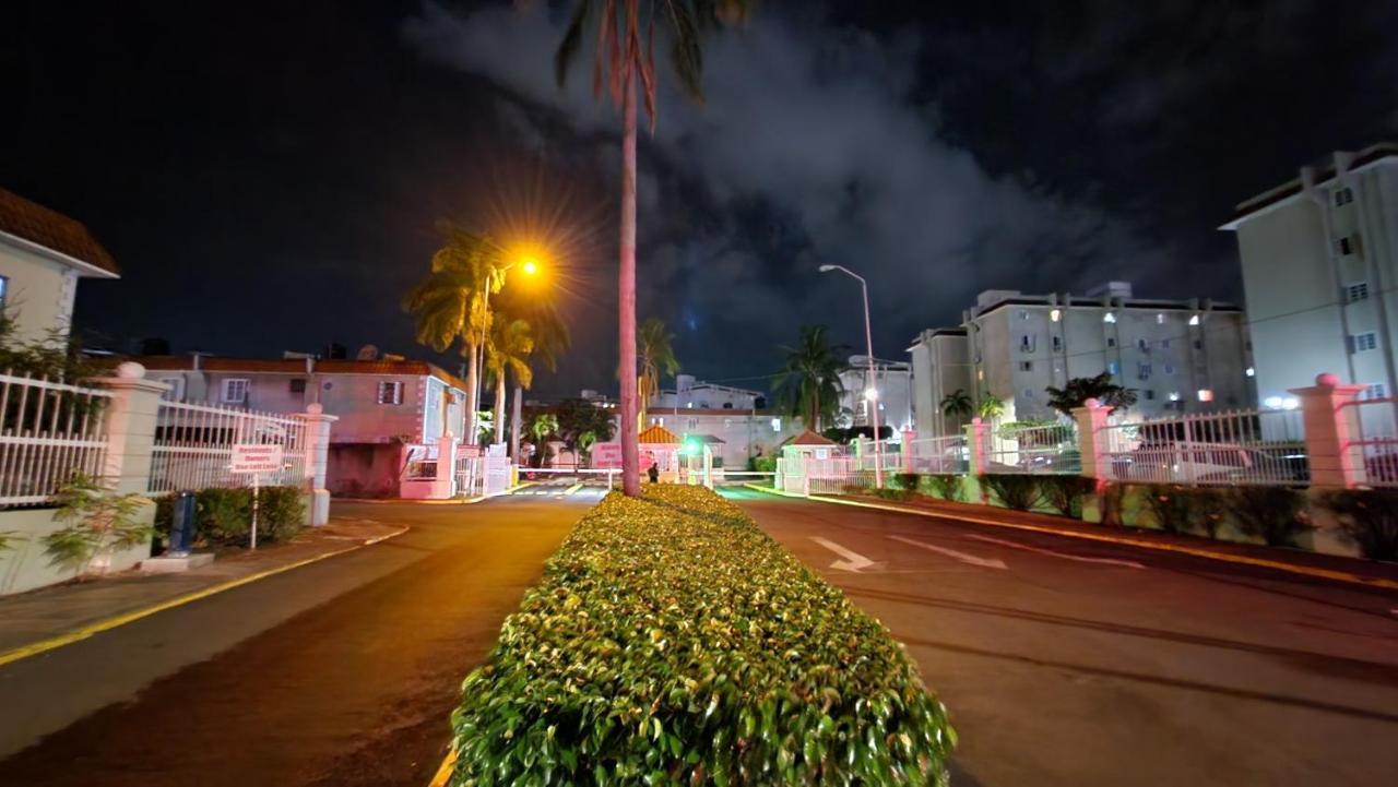 Oaklands Oasis Appartement Kingston Buitenkant foto