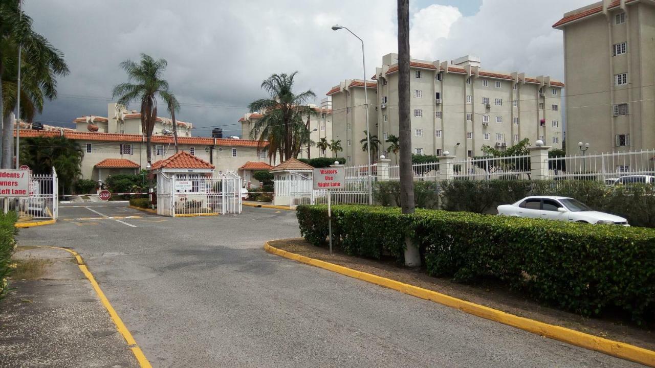 Oaklands Oasis Appartement Kingston Buitenkant foto