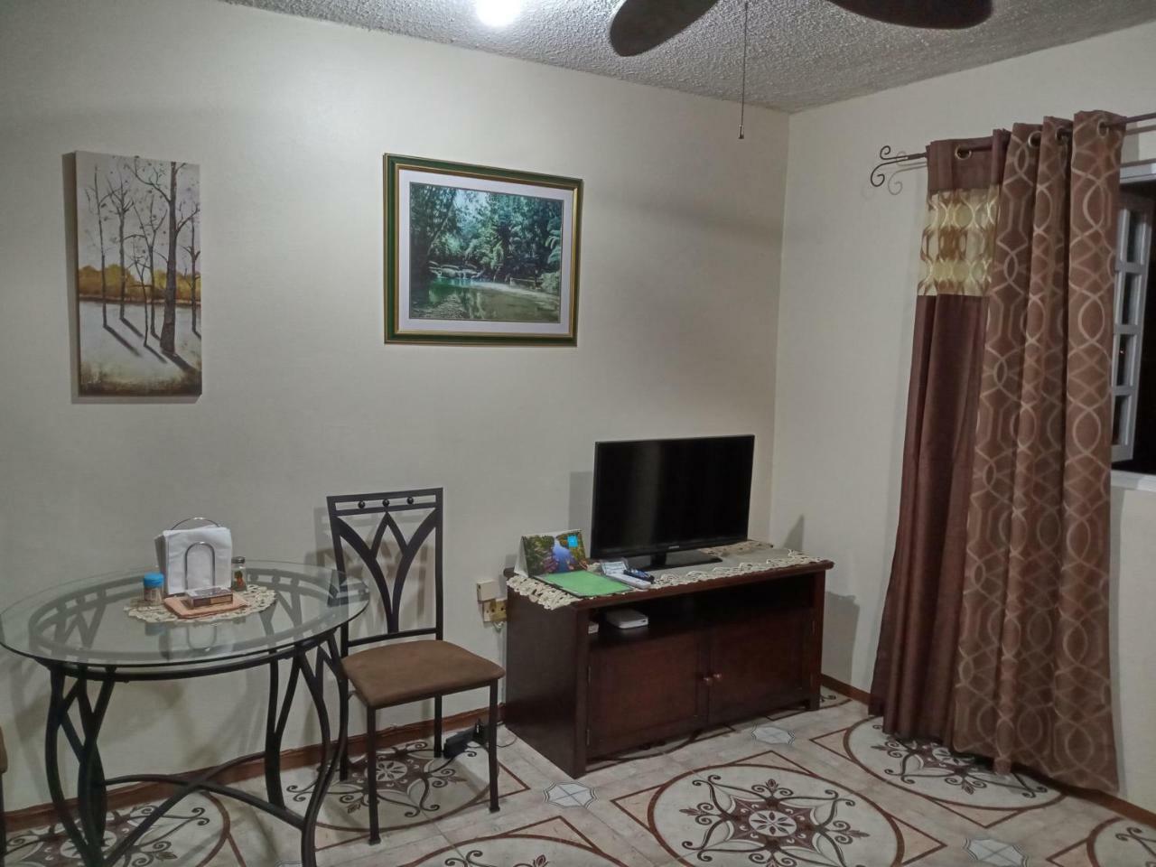 Oaklands Oasis Appartement Kingston Buitenkant foto