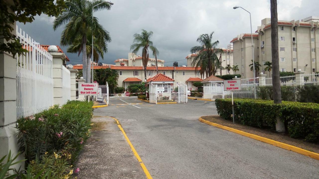 Oaklands Oasis Appartement Kingston Buitenkant foto
