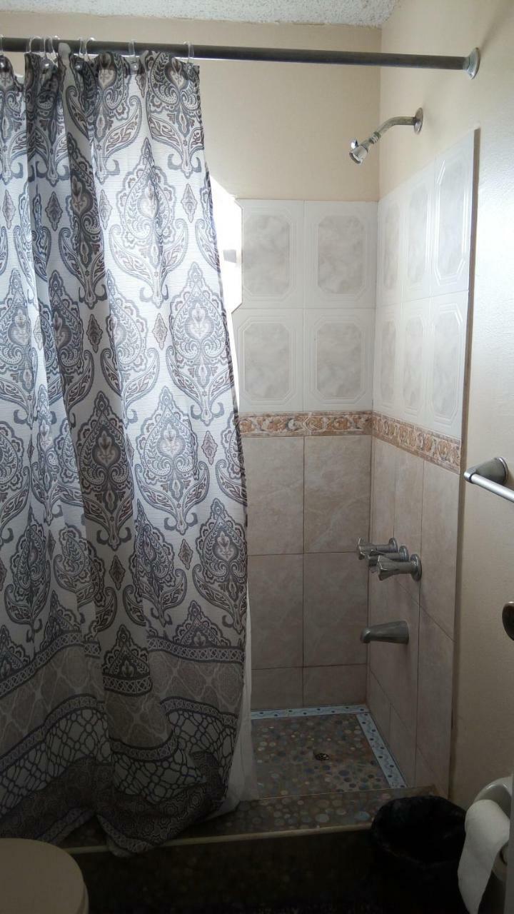 Oaklands Oasis Appartement Kingston Buitenkant foto